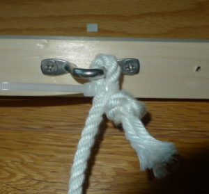 ロープとアイストラップの締結方法