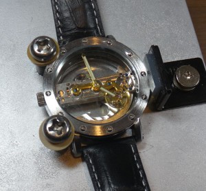 ４千円台の中国製雑貨時計の例