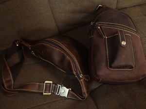 潮牛皮具の鞄 3021（ウエストバッグ）と3108（ショルダーバッグ）