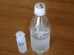 炭酸飲料用のペットボトルに過炭酸ナトリウム消毒液を入れたところ
