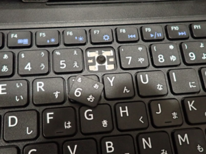 マウスコンピューターのキートップが外れた様子