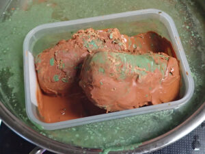 研磨棒を溶かしている様子